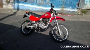 Moto honda 200xl400 roja excelentes condiciones