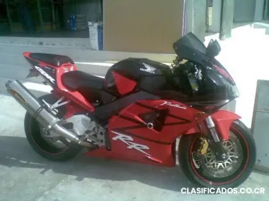 Moto pistera honda cbr 1000 en excelente estado.