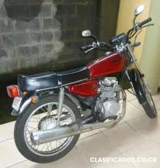 Motocicleta roja 125 cc en muy buenas condiciones