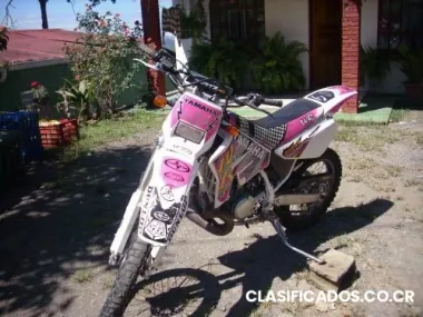 Motocicleta wr 200