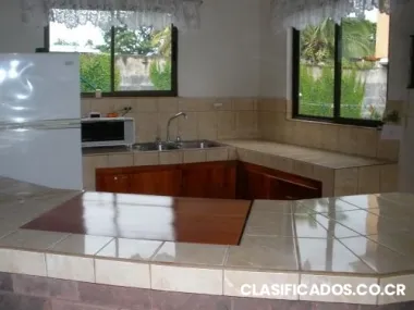 Oferta hermosa casa en alquiler en santa ana $600