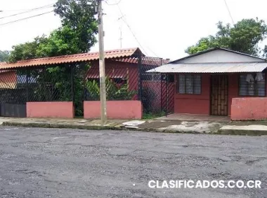 Propiedad con dos casas en grecia centro