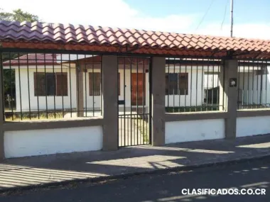 Se alquila casa en cañas, guanacaste