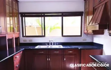 Se alquila casa en guachipelin 16-550mr