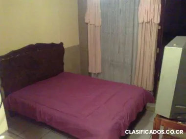 Se alquila habitación amueblada en el trébol