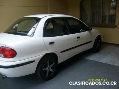 Se vende automatico geo metro modelo 95 color blanco