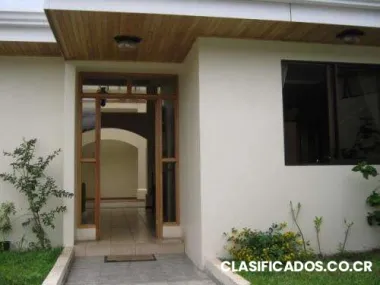 Se vende hermosa casa en residencial los arcos