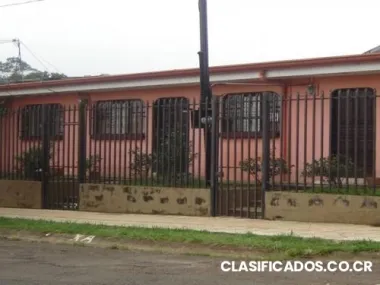 Vendo casa mas 2 apartamentos y 1 cuenta con patente comercial