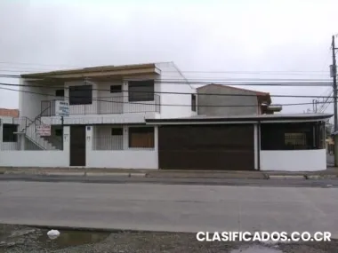 Vendo propiedad con cuatro apartamentos y parqueo