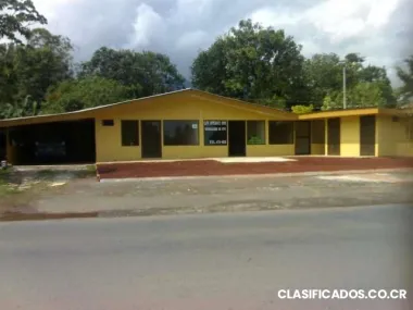 Venta de locales comerciales con casa grande