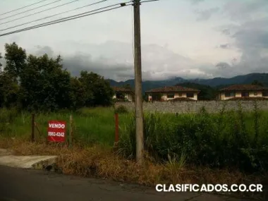 Venta de lote esquinero.