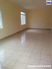 Alquilo oficina/ consultorio/ comercio por clinica catolica!