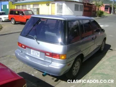 Automovil nissan axxes 90