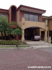 Bella casa en condominio