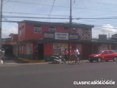 Propiedad con 3 locales comerciales y 2 apartamentos y casa de habitación