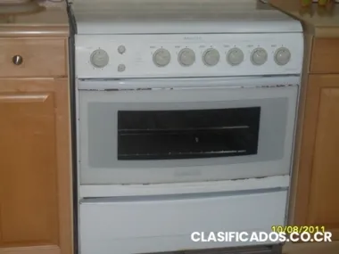 Cocina con seis quemadores y horno