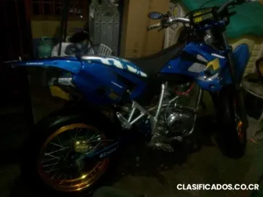 Se vende moto um 200 modelo 2008 personalizada