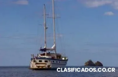 Velero con motor de 46 pies. necesita reparation.