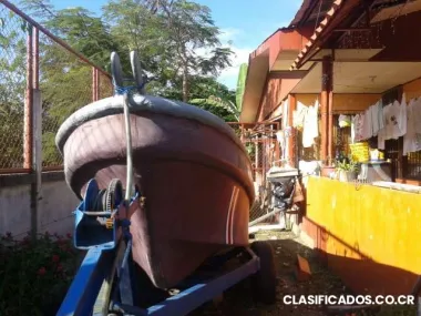 Bote pesquero - panga con motor y carreta de remolque