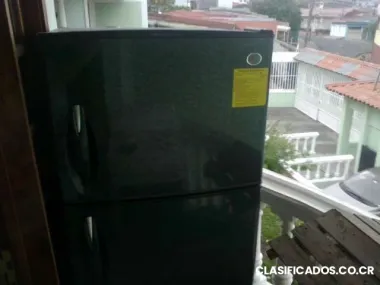 Se vende refrigeradora muy bonita y en buen estado