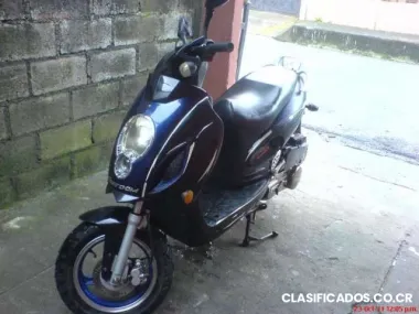 Vendo moto scooter 4 tiempos, 125 cc y total mente al dia