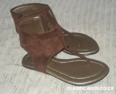 Vendo sandalias núm 36 en 8000 colones