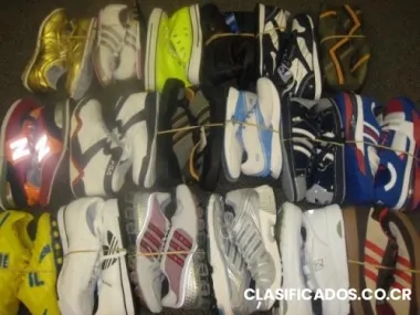 Ropa, tenis, y accesorios deportivos