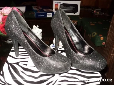 Zapatos de fiesta solo una puesta