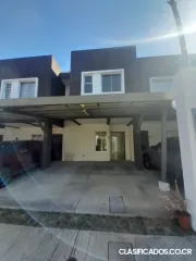 Alquiler de casa en condominio