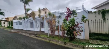 Hermosa Casa en Venta Guayabos Curridabat
