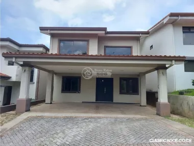 Casa de oportunidad condominio La Ladera Barreal de Heredia