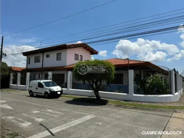 Casa con apartamento en Santo Domingo, Residencial Quizarco