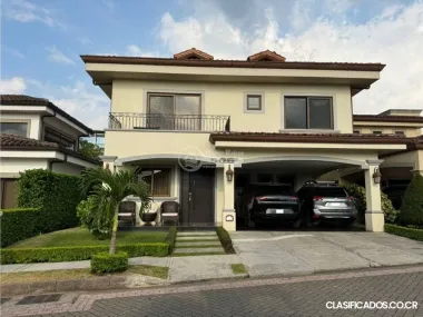 Se vende casa condominio La Hacienda Belén Heredia