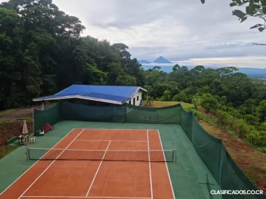 Se vende casa grande con finca de 30,000 m² en San Carlos