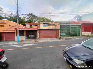 SE VENDE BELLA CASA EN SAN SEBASTIÁN. 