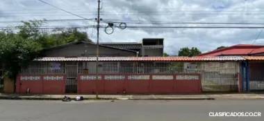 BELLA PROPIEDAD Y CASA EN OROTINA CENTRO. 