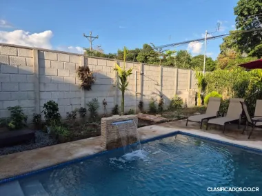 SE VENDE BELLA PROPIEDAD Y CASA EN OROTINA CENTRO. 