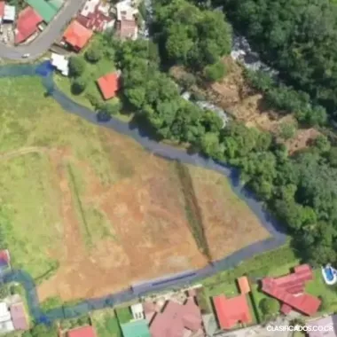 BELLA PROPIEDAD COMERCIAL EN CIUDAD QUESADA. 