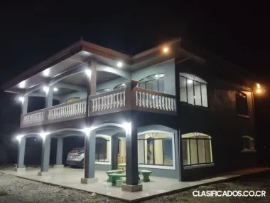 BELLA PROPIEDAD Y 2 CASAS EN BUENOS AIRES DE PUNTARENAS. 