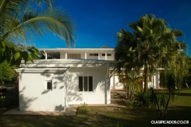 SE VENDE BELLÍSIMO HOTEL EN MONTEZUMA, COBANO. 