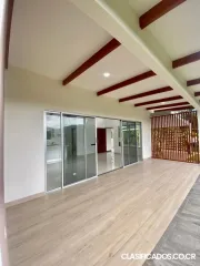 VENDO HERMOSA CASA EN ATENAS. 