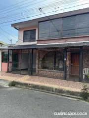 SE VENDE BELLA CASA EN PÉREZ ZELEDÓN CENTRO. 