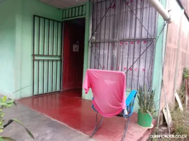 SE VENDE BELLA PROPIEDAD Y CASA EN PARRITA. 