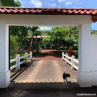 ESPECTACULAR PROPIEDAD Y CASA EN FLORENCIA DE SAN CARLOS. 