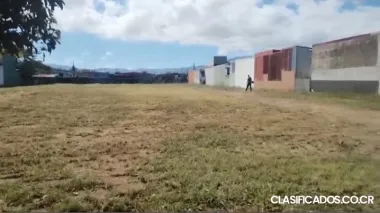 SE VENDE BELLA PROPIEDAD EN TIBÁS CENTRO. 