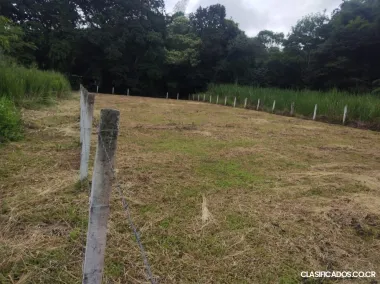 SE VENDE BELLA Y CÉNTRICA PROPIEDAD EN ATENAS. 