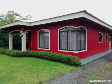 SE VENDE BELLA PROPIEDAD Y CASA EN SAN CARLOS. 