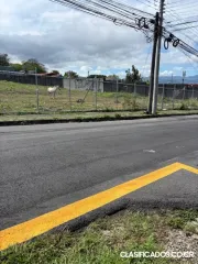 SE VENDE BELLA PROPIEDAD CASI EN EL CENTRO DE SANTO DOMINGO.