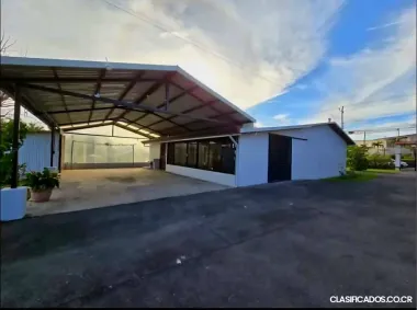 BELLA PROPIEDAD Y CASA EN GRECIA, ALAJUELA. 