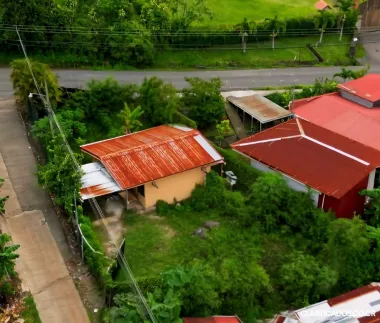 SE VENDE BELLA PROPIEDAD Y CASA EN PALMARES DE ALAJUELA. 